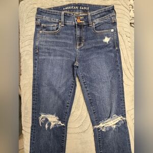 American Eagle Outfitters Distressed Crop Jeans in Blue Size 4 EUC
